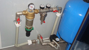 Схема подачи воды из скважины в дом