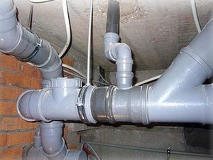 Как проложить трубы канализации в частном доме