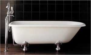 Чугунные ванны могут иметь разные формы.
