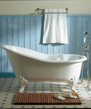 Чугунная ванна может быть ультрасовременной или стилизованной под старину.