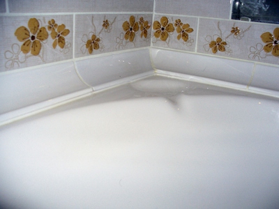 Как правильно приклеить керамический бордюр для ванной