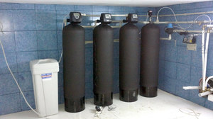 Для обезжелезивания воды применяют специальные установки.
