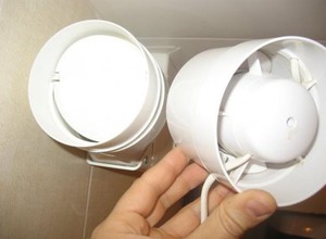 Вытяжной вентилятор для дома может иметь обратный клапан.
