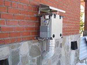 Вентиляционное оборудование может быть размещено снаружи дома.