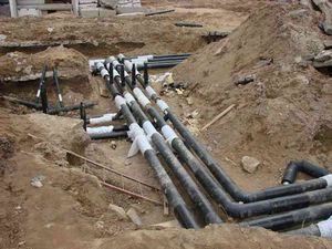 Строительство наружных канализационных сетей производится следующим образом.
