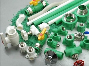 Водопроводные трубы из полипропилена (пластиковые) можно купить в строительных магазинах.
