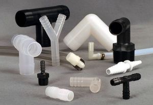 Полиэтиленовые фитинги применяют в для соединения пластиковых труб.