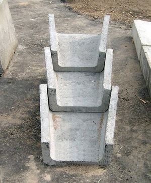 Водоотводные лотки бетонные  создаются промышленным методом.