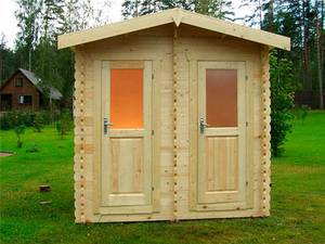 Деревянный туалет из досок и профиля - привлекательная и легкая конструкция.